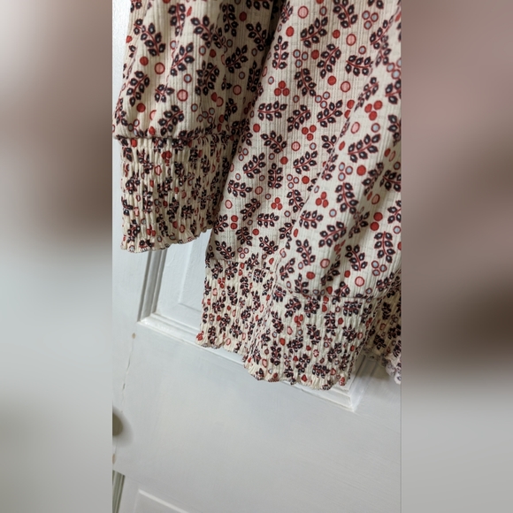 Textured Jersey Choker Neck Smocked Bottom Top TORRID Size 1 - Picture 3 of 8